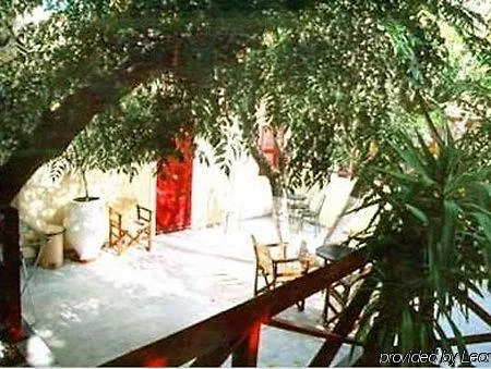 Paradise בית הארחה 4*