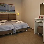 Paradise 4*
